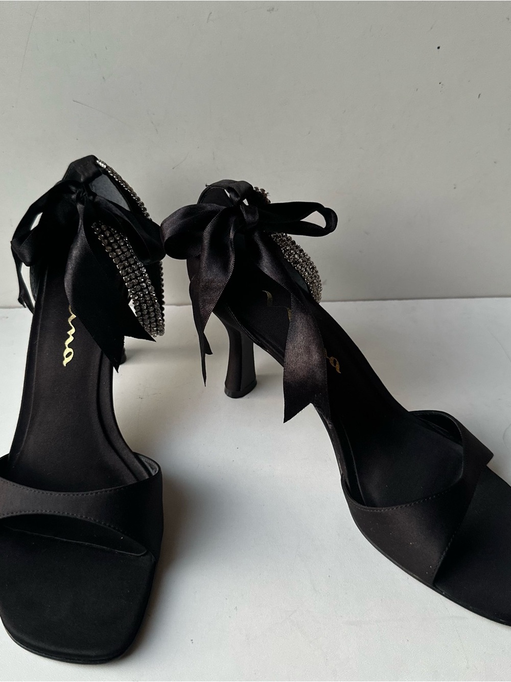 Nina Black Satin Rhinestone Bow Heels Women’s Open Toe Sandals Size:7M